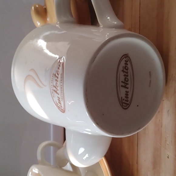 Tim Horton's tea pot set - Picture 4 of 4
